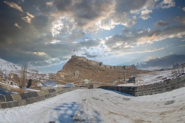 Kars merkezi ve Kars kalesinin panoramik görüntüsü