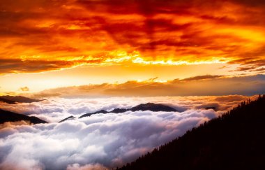 Mistik Bulutlar Huser Platosu Camlihemsin Rize Türkiye
