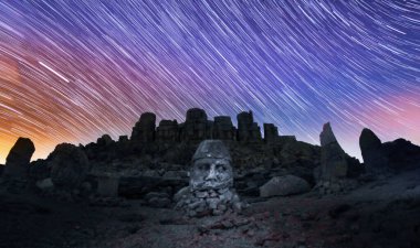 Nemrut Mount, Türkiye - Kommagene krallığının tanrılarını temsil eden antik taş kafalar