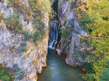 Bursa, Türkiye 'de yer alan Yarhisar Şelalesi önemli bir turizm bölgesi..
