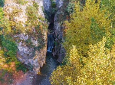 Bursa, Türkiye 'de yer alan Yarhisar Şelalesi önemli bir turizm bölgesi..