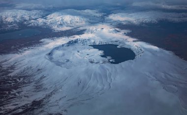 Dünyanın en büyük ikinci krater gölü olan Nemrut Krateri Gölü 'nün inanılmaz hava manzarası.