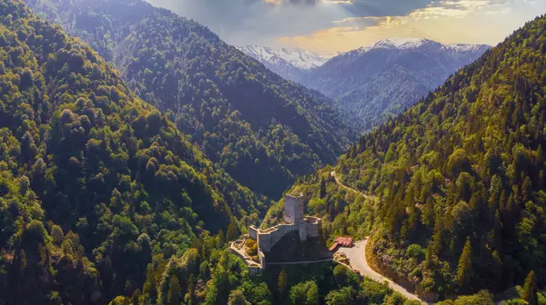 stock image Historical Zilkale (Zil Kale) Castle located in Camlhemsin, Rize and Kackar Mountains in the background