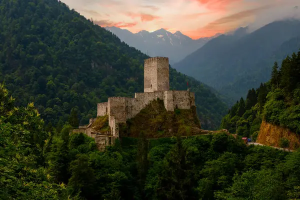 stock image Historical Zilkale (Zil Kale) Castle located in Camlhemsin, Rize and Kackar Mountains in the background