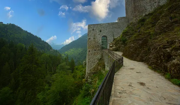 stock image Historical Zilkale (Zil Kale) Castle located in Camlhemsin, Rize and Kackar Mountains in the background