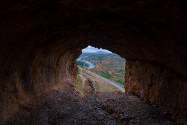 Tarihi Palu Kalesi manzarası. Kale, kayaların üzerine inşa edilmiş. Urartian döneminden kalma. Urarlı kral Menuas tarafından inşa edildi. Elazığ, Trkiye.