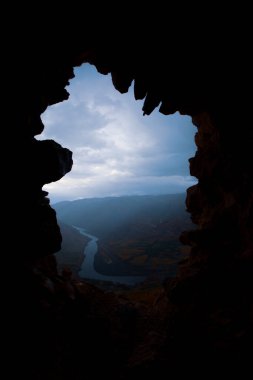 Tarihi Palu Kalesi manzarası. Kale, kayaların üzerine inşa edilmiş. Urartian döneminden kalma. Urarlı kral Menuas tarafından inşa edildi. Elazığ, Trkiye.