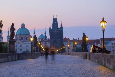 Charles Köprüsü, Çek Cumhuriyeti 'nin Prag kentindeki Vltava Nehri' ni geçen bir ortaçağ taş kemer köprüsü.
