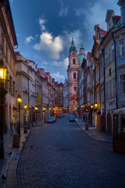 Charles Köprüsü, Çek Cumhuriyeti 'nin Prag kentindeki Vltava Nehri' ni geçen bir ortaçağ taş kemer köprüsü.