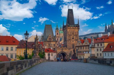 Charles Köprüsü, Çek Cumhuriyeti 'nin Prag kentindeki Vltava Nehri' ni geçen bir ortaçağ taş kemer köprüsü.