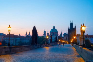 Charles Köprüsü, Çek Cumhuriyeti 'nin Prag kentindeki Vltava Nehri' ni geçen bir ortaçağ taş kemer köprüsü.