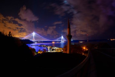 Yavuz Sultan Selim Köprüsü, İstanbul, Türkiye. İstanbul Boğazı 'nın mavi gökyüzüne sahip 3. köprüsü.