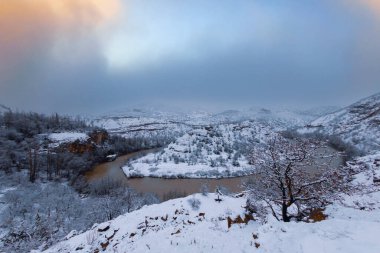 Tunceli 'deki Munzur Vadisi ve Nehri.