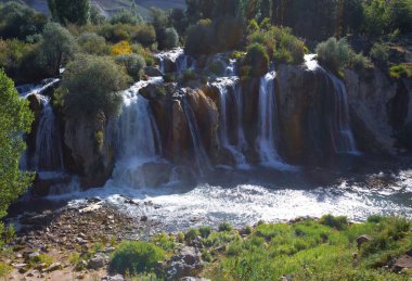 Muradiye Şelaleleri (Doğu Anadolu, Van Gölü 'ne 80 km uzaklıkta).