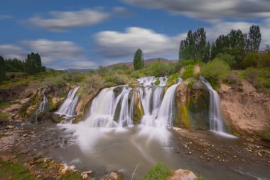 Muradiye Şelaleleri (Doğu Anadolu, Van Gölü 'ne 80 km uzaklıkta).