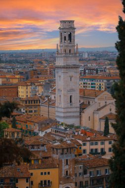 Verona 'nın şehir manzarası, UNESCO Dünya Mirası, Castel San Pietro, Verona, Veneto, İtalya, Avrupa