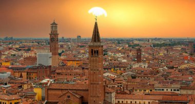 Verona 'nın şehir manzarası, UNESCO Dünya Mirası, Castel San Pietro, Verona, Veneto, İtalya, Avrupa