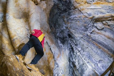 Inalti doğal mağarası halka açık. Inalti Mağara girişi. Ayancik - Sinop - Türkiye