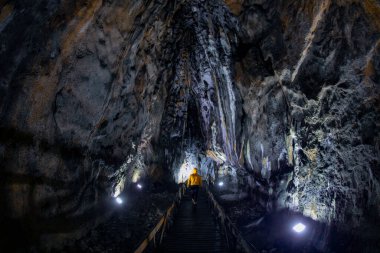 Inalti doğal mağarası halka açık. Inalti Mağara girişi. Ayancik - Sinop - Türkiye