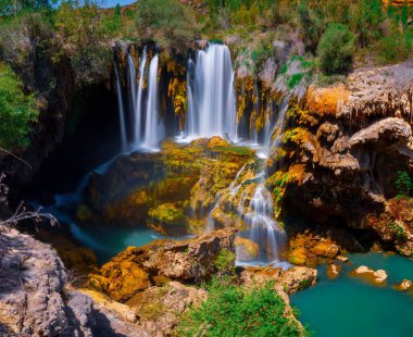 Yerkopru Şelalesi ve Göksu Nehri 'ndeki Kanyon 
