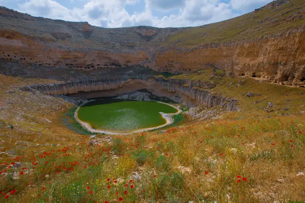 Stock image Cirali Sinkhole is located in the Akviran Plateau in the northwest of Yenikent Sub-district of Konya's Karapnar district.