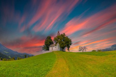  Sveti Tomaz Kilisesi 'nin manzarası