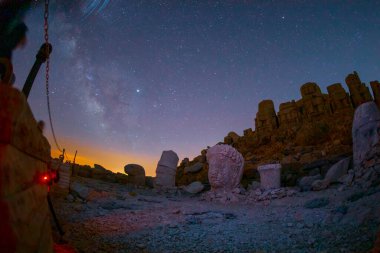 Nemrut Mount, Türkiye - Kommagene krallığının tanrılarını temsil eden antik taş kafalar