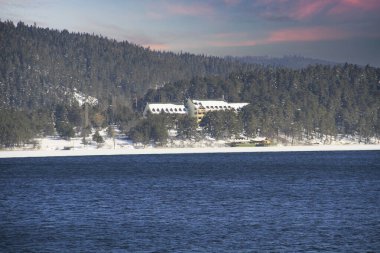 Bolu 'nun 34 kilometre güneybatısında bulunan Abant Dağları' nda bir krater ve mevduat gölüdür..