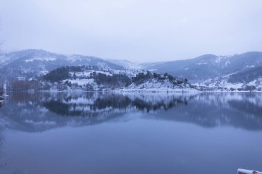 Cubuklu Gölü, Bolu 'nun Gynk bölgesinde bir heyelan tarafından oluşturulan turistik göl..