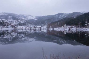 Cubuklu Gölü, Bolu 'nun Gynk bölgesinde bir heyelan tarafından oluşturulan turistik göl..
