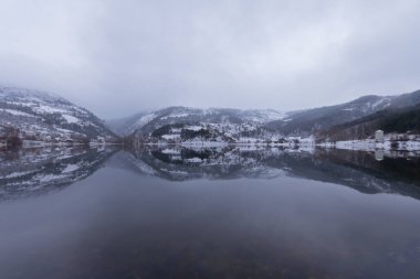 Cubuklu Gölü, Bolu 'nun Gynk bölgesinde bir heyelan tarafından oluşturulan turistik göl..