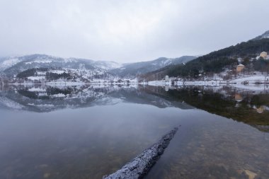 Cubuklu Gölü, Bolu 'nun Gynk bölgesinde bir heyelan tarafından oluşturulan turistik göl..