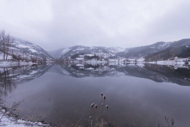 Cubuklu Gölü, Bolu 'nun Gynk bölgesinde bir heyelan tarafından oluşturulan turistik göl..