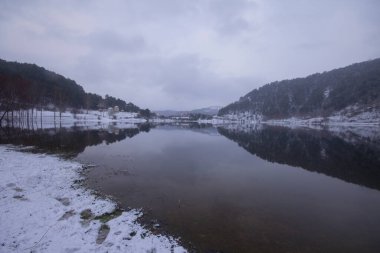 Cubuklu Gölü, Bolu 'nun Gynk bölgesinde bir heyelan tarafından oluşturulan turistik göl..