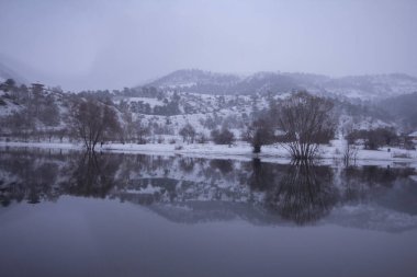 Cubuklu Gölü, Bolu 'nun Gynk bölgesinde bir heyelan tarafından oluşturulan turistik göl..