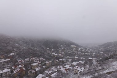 Gynk 'teki tarihi evler, gökyüzünden fotoğraflanmış.