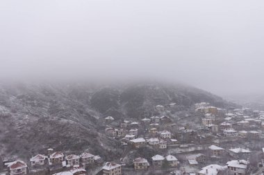 Gynk 'teki tarihi evler, gökyüzünden fotoğraflanmış.