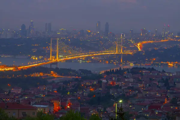 15 Temmuz Şehitler Köprüsü olarak bilinen Boğaz Köprüsü 