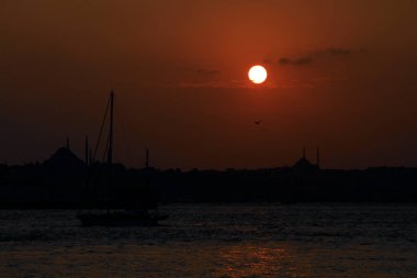 Bakire Kulesi, Salacak açıklarında Marmara Denizi 'ne yakın Boğaz' ın bir kısmında inşa edilmiş küçük bir adadır..