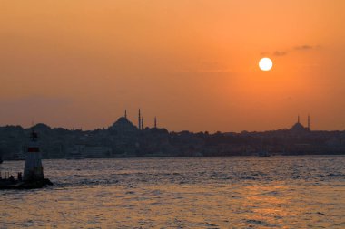 Bakire Kulesi, Salacak açıklarında Marmara Denizi 'ne yakın Boğaz' ın bir kısmında inşa edilmiş küçük bir adadır..