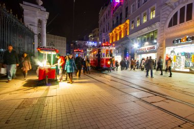 İstanbul 'da Tünel' i Taksim Meydanı 'na bağlayan 50' li yıllara dayanan tarihi tramvay hattı T2 'nin görüntüsü