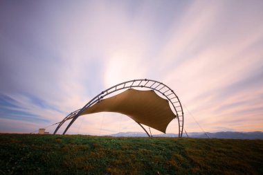 Seka Parkı, Türkiye 'nin İzmit şehir merkezindeki bir kıyı bölgesinde yer alan en büyük sanayi dönüşüm projelerinden biri..