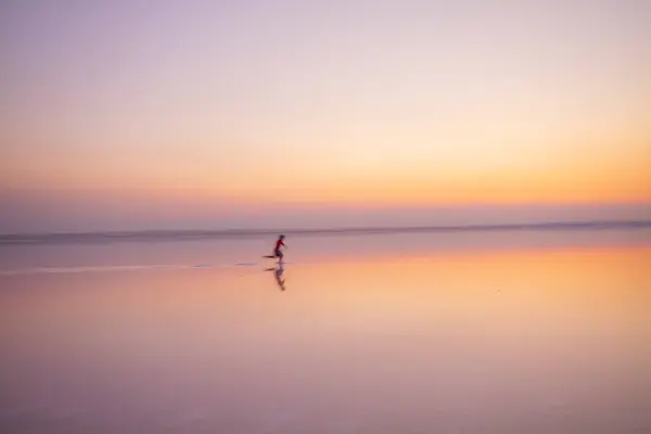 stock image Salt Lake is a salt lake located in the Central Anatolia Region of Turkey, where the borders of Ankara, Konya and Aksaray provinces intersect. 40% of Turkey's salt needs are provided by this lake.