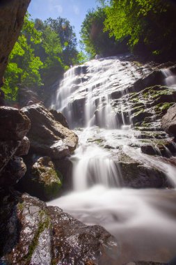 Guzeldere Şelalesi Doğa Parkı (İngilizce: Guzeldere Waterfall Nature Park), Glyaka ilinin Gzeldere köyü sınırları içinde 2011 yılında ilan edilen bir doğa parkıdır..