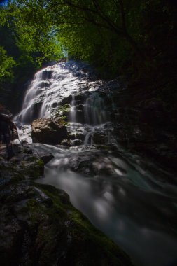 Guzeldere Şelalesi Doğa Parkı (İngilizce: Guzeldere Waterfall Nature Park), Glyaka ilinin Gzeldere köyü sınırları içinde 2011 yılında ilan edilen bir doğa parkıdır..