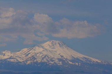 Hasan Dağı ya da Hasan Dağı, deniz seviyesinden 3268 metre yüksekliğinde bir volkanik dağdır..