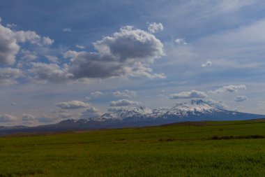 Hasan Dağı ya da Hasan Dağı, deniz seviyesinden 3268 metre yüksekliğinde bir volkanik dağdır..