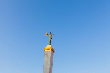  Batumi, Gürcistan 'ın Adjara Özerk Cumhuriyeti' nin başkenti Karadeniz kıyısında bir liman kentidir..
