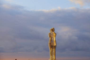  Batumi, Gürcistan 'ın Adjara Özerk Cumhuriyeti' nin başkenti Karadeniz kıyısında bir liman kentidir..