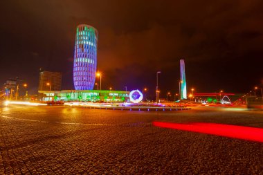  Batumi, Gürcistan 'ın Adjara Özerk Cumhuriyeti' nin başkenti Karadeniz kıyısında bir liman kentidir..